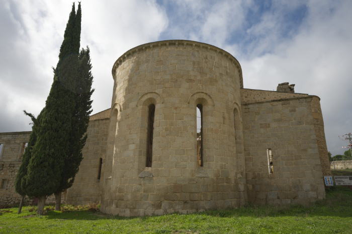 Vista de la cabecera externa de la iglesia del monasterio de Valdeiglesias